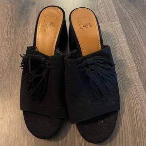 Lovely new 14th & Union black slip-on heels